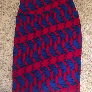 Lularoe elephant Cassie skirt with white top